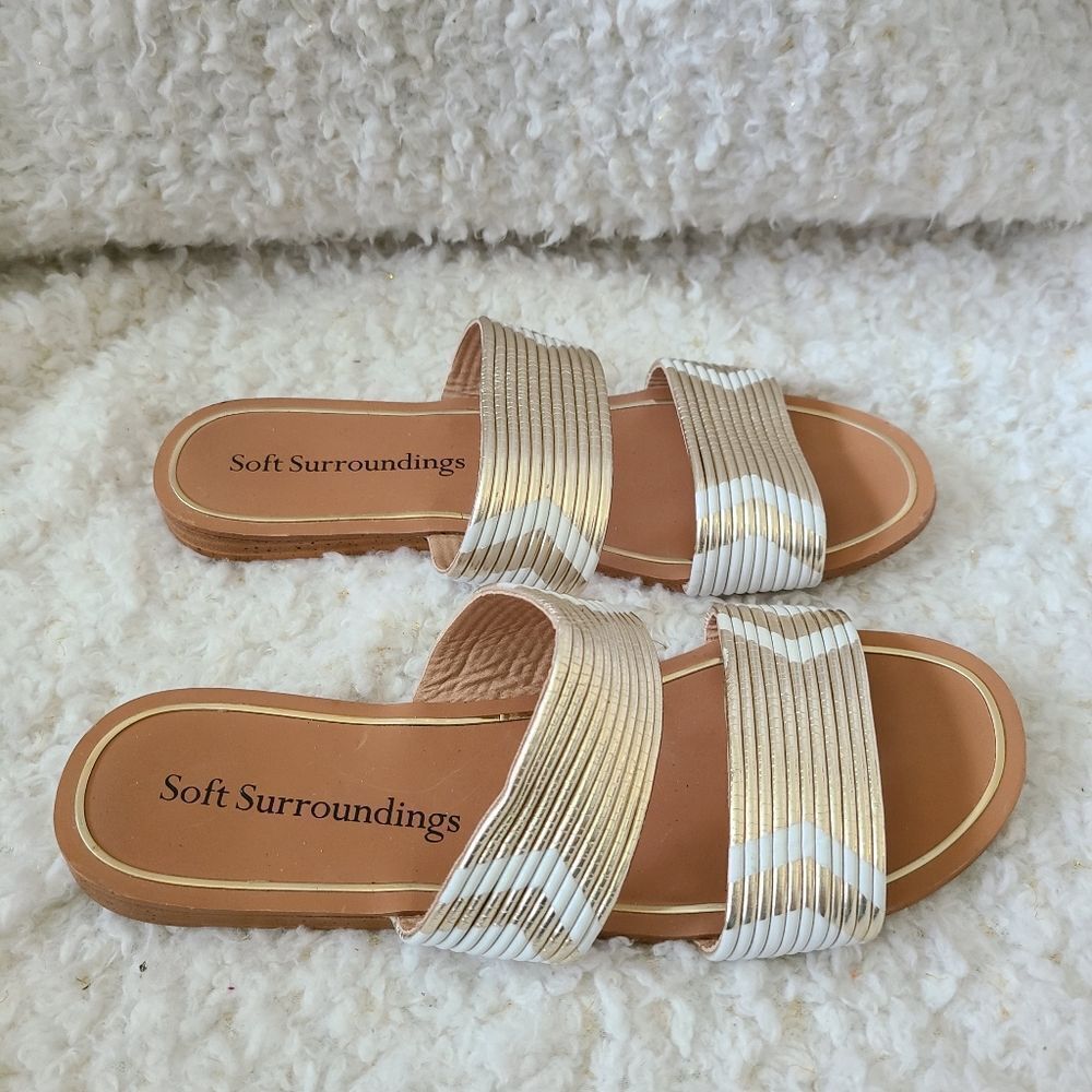 Soft Surroundings Gold and White Slide Sandals sz 7